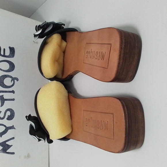 Mystique Boutique Black White Sandals Sz 8 NEW IN BOX - Picture 7 of 11